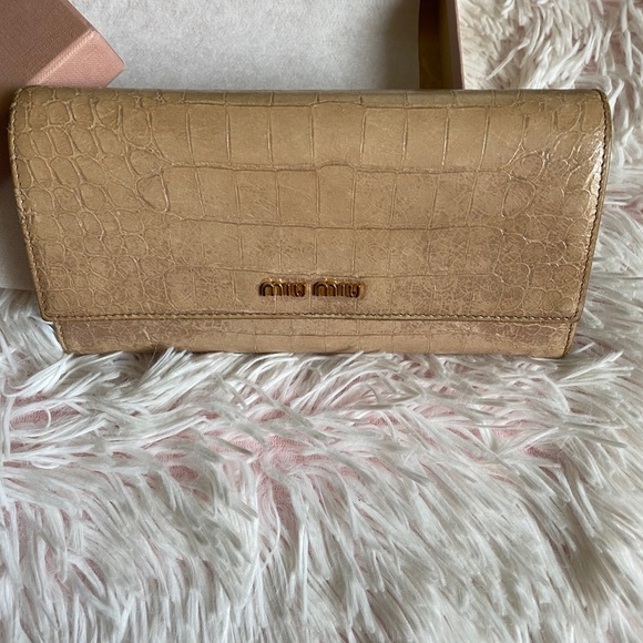 Authentic Miu Miu wallet - Picture 2 of 9